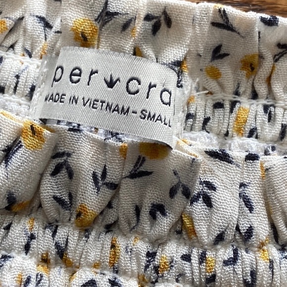 NWT Ditsy Floral Smocked Top - Small - Picture 6 of 8